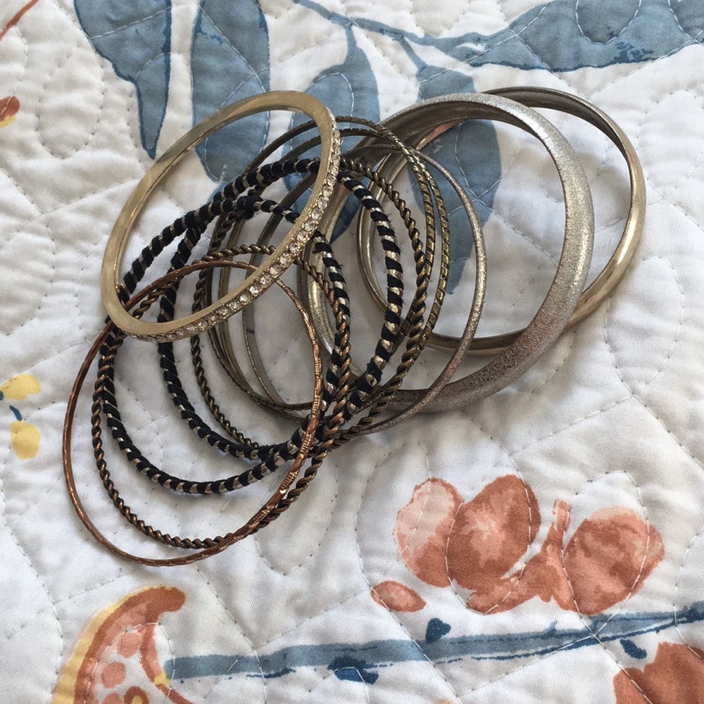 Assorted gold bangles - Picture 3 of 3